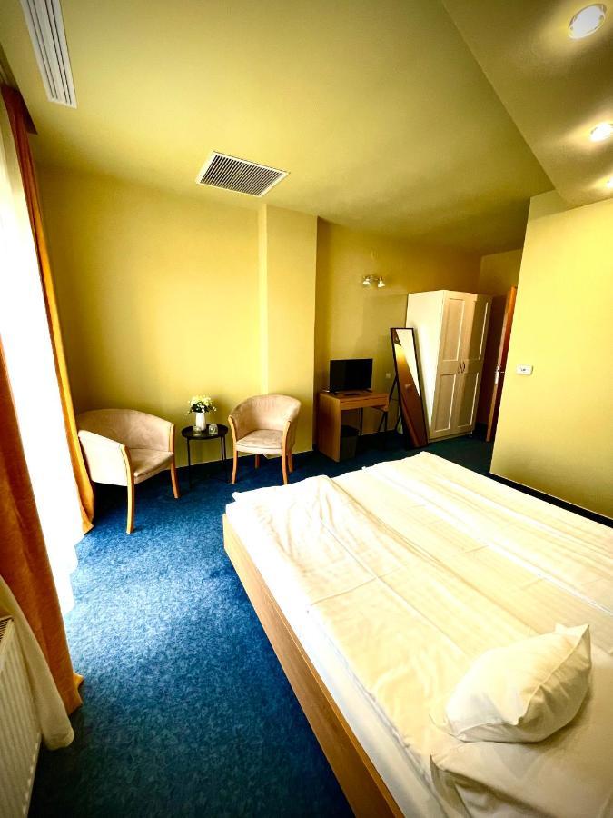Hotel Torontal تيميشورا المظهر الخارجي الصورة