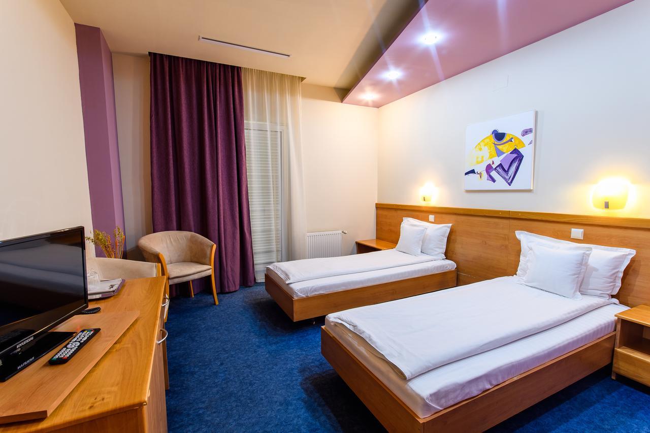 Hotel Torontal تيميشورا المظهر الخارجي الصورة