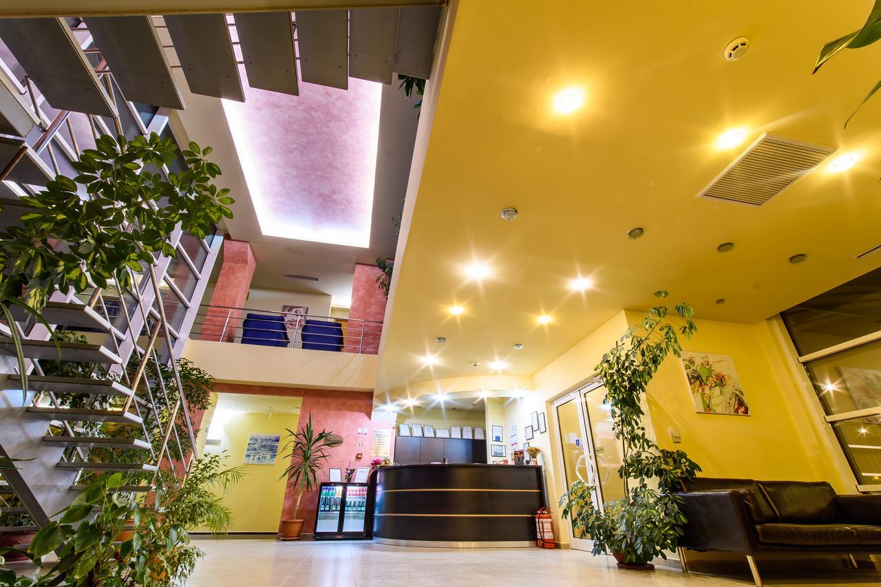 Hotel Torontal تيميشورا المظهر الخارجي الصورة